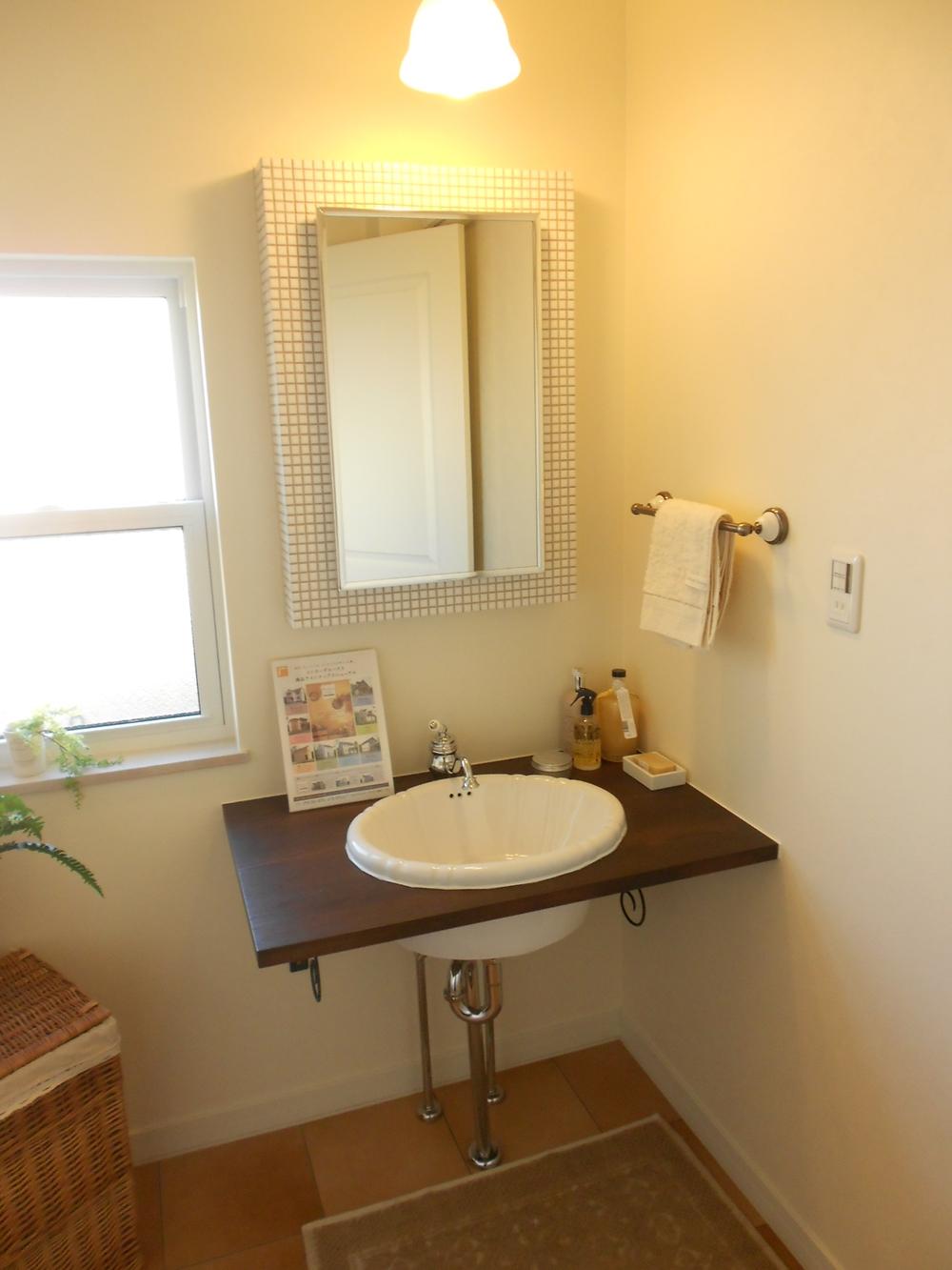 Wash basin, toilet. Indoor (12 May 2013) Shooting