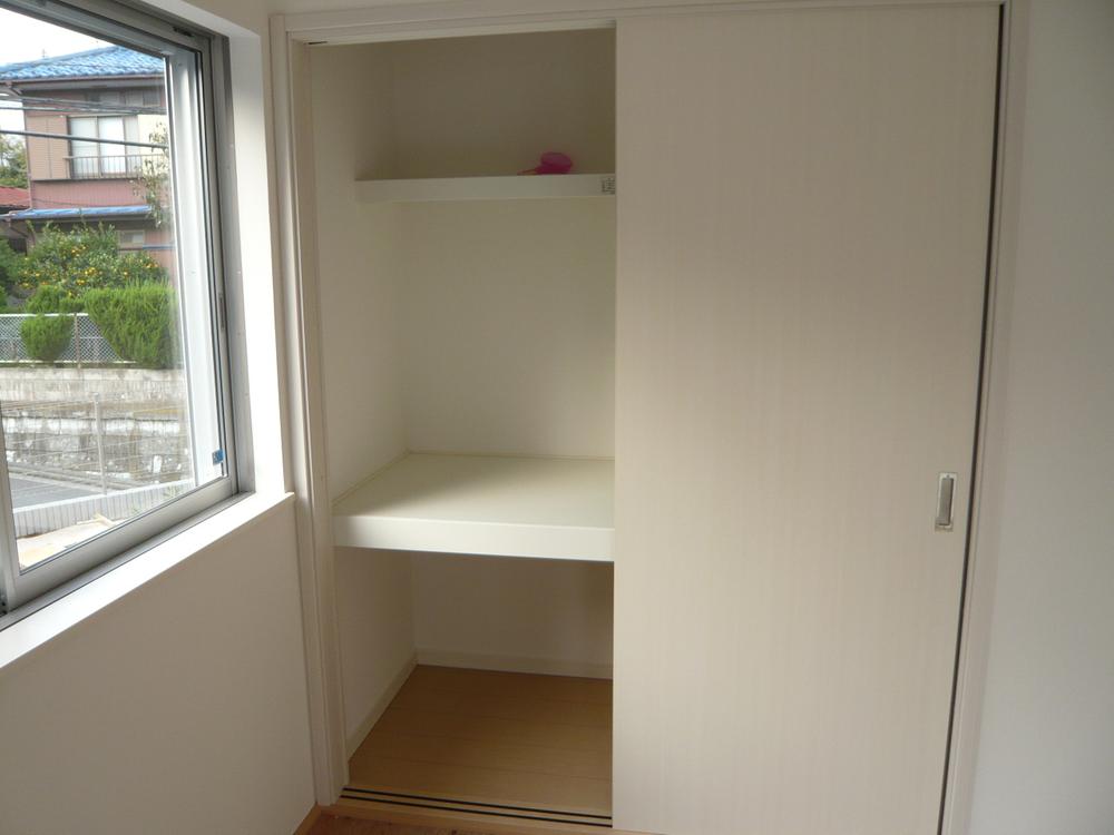 Same specifications photos (Other introspection). Equipped with large storage in each room.