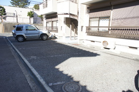 Building appearance. On-site parking