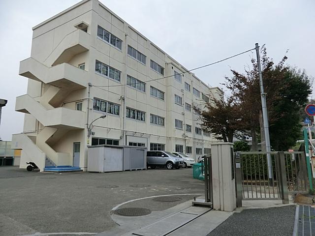 Primary school. It is located in safe distance to 730m commute to Yokohama Municipal Cosgaya Elementary School! Reputable Cosgaya elementary school