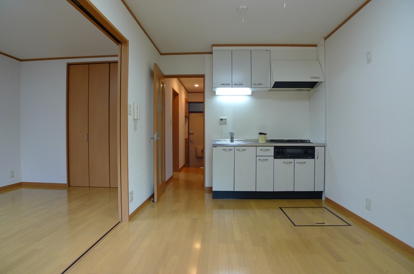 Kitchen. It is with gas stove (3 burners)!
