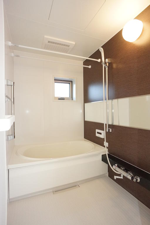 Bath. With reheating hot water supply! There are window! Bathroom heating drying function!
