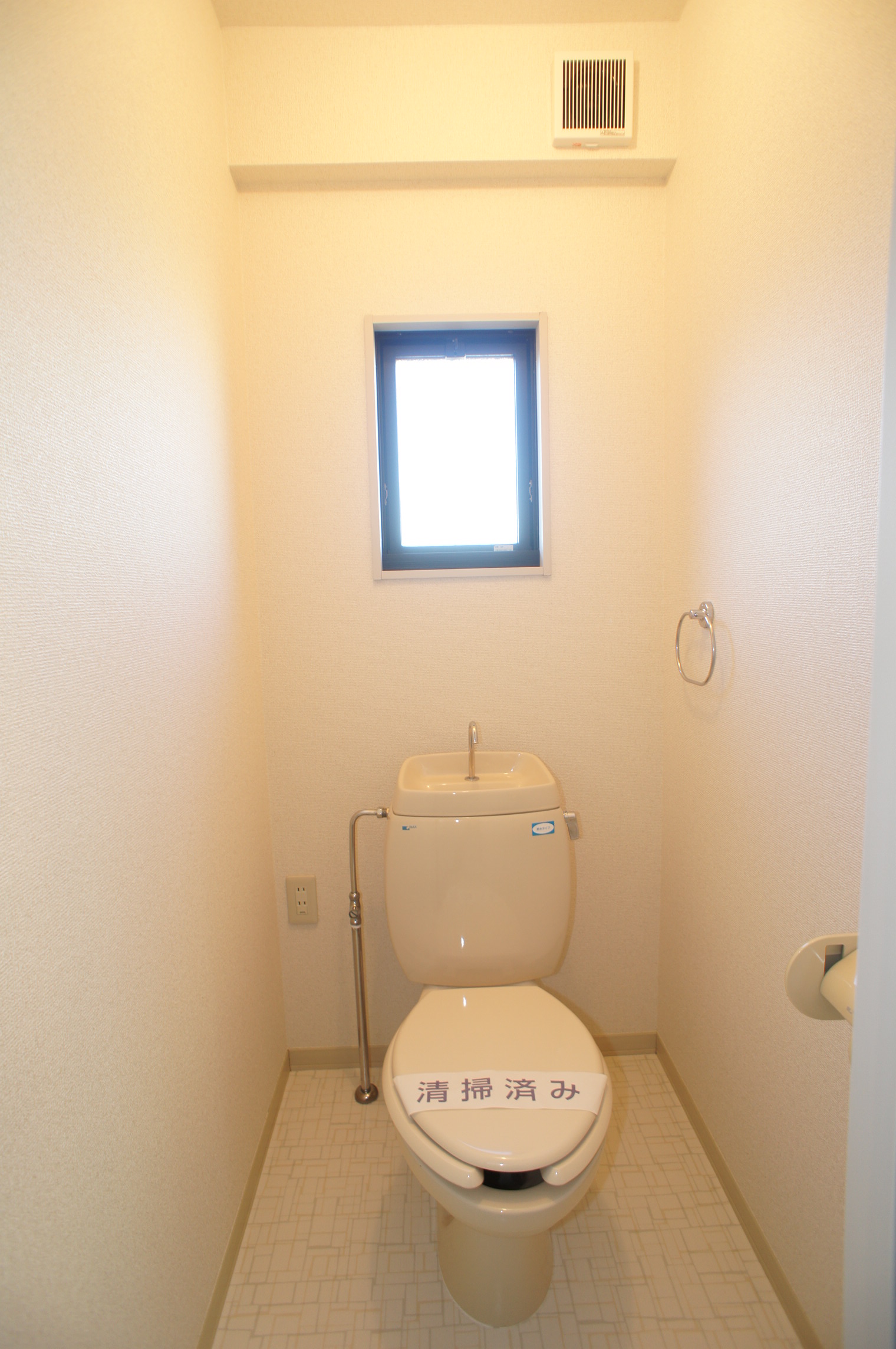 Toilet. window ・ There are outlet!