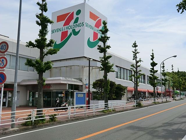 Supermarket. 600m to Ito-Yokado Katsuradai shop