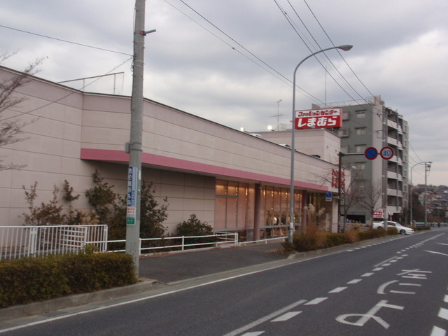 Home center. 30m to Shimamura (hardware store)
