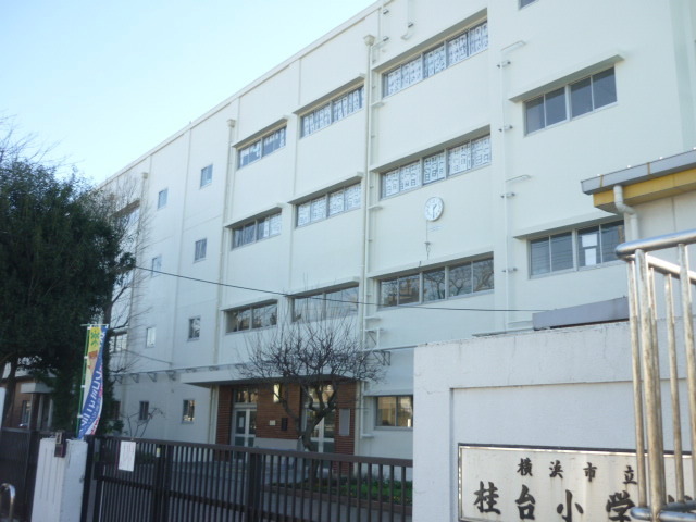 Primary school. Katsuradai up to elementary school (elementary school) 235m