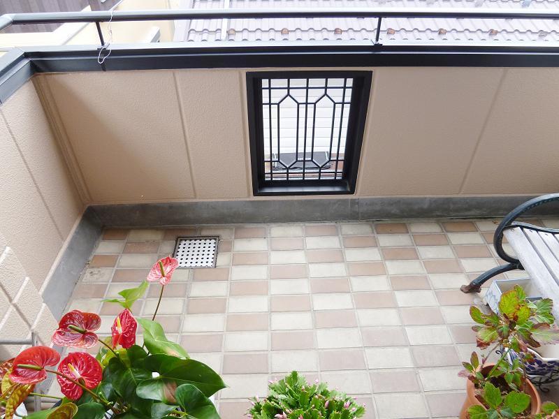 Balcony. Good roof balcony per yang in the spacious south-facing tiled