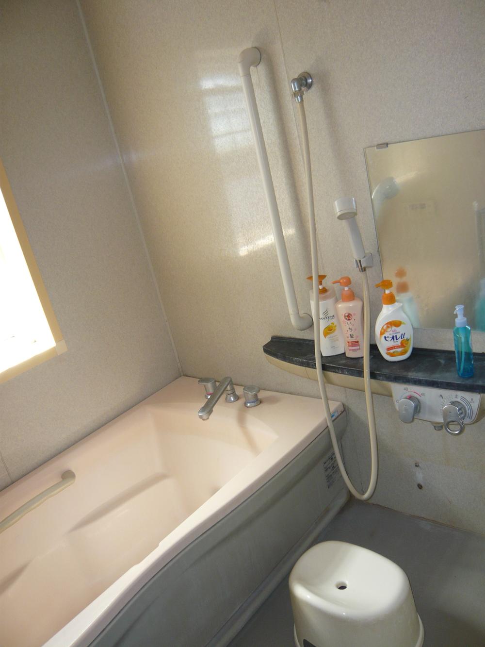 Bathroom. A large bathroom of 1 pyeong type, With windows that can natural ventilation