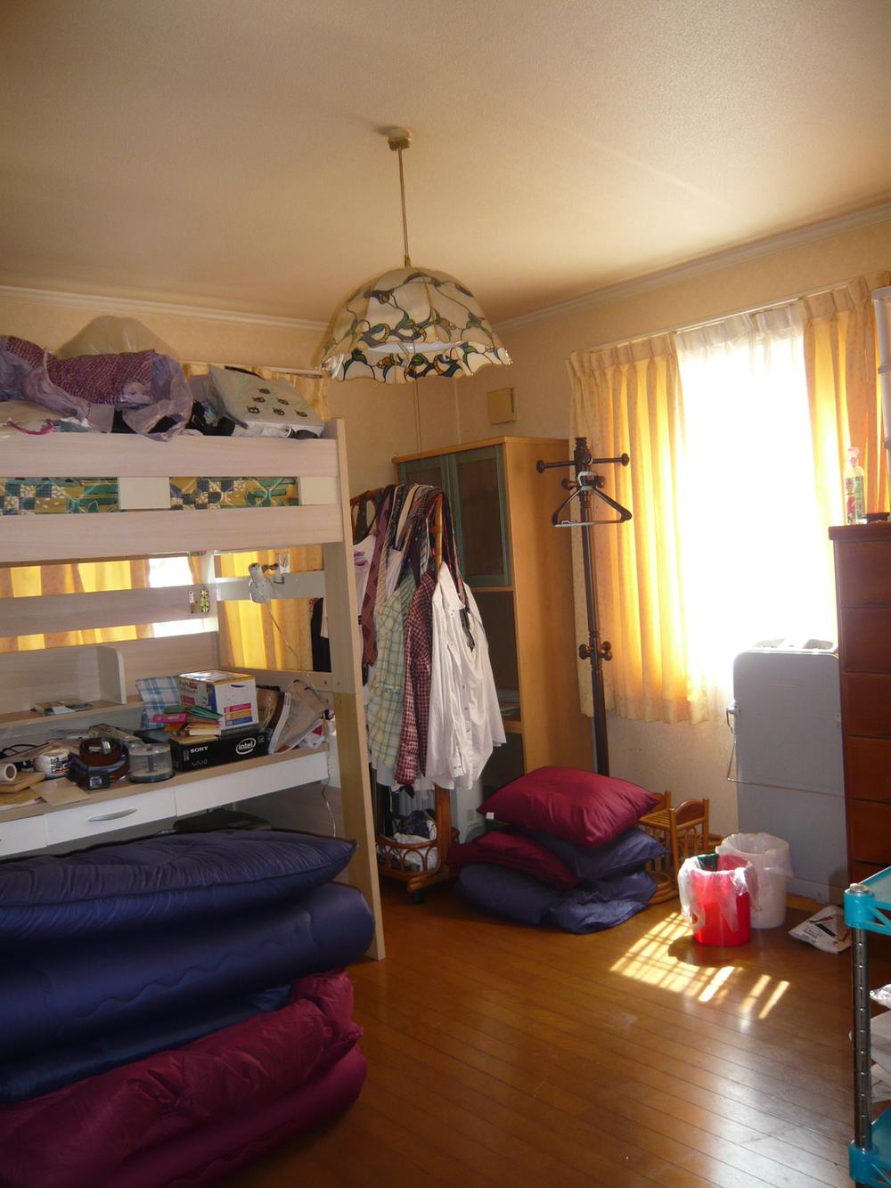 Non-living room. About 8.1 Pledge and wide, The main bedroom of the two-sided lighting
