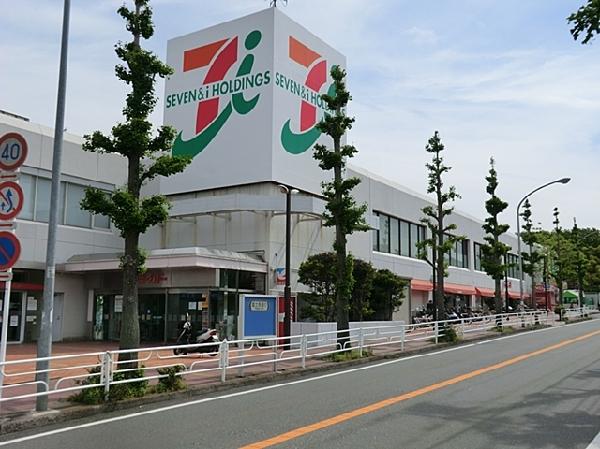 Supermarket. 900m to Ito-Yokado Katsuradai shop