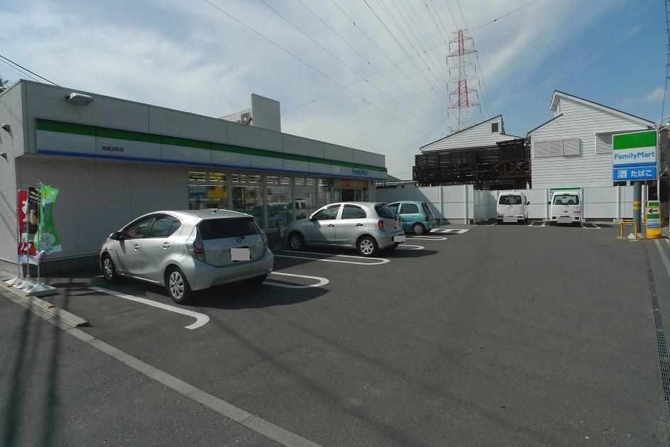 Convenience store. FamilyMart Sakae Naganuma store (convenience store) to 433m