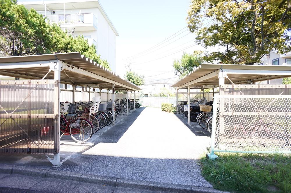 Other common areas. There bicycle parking lot in building the side!