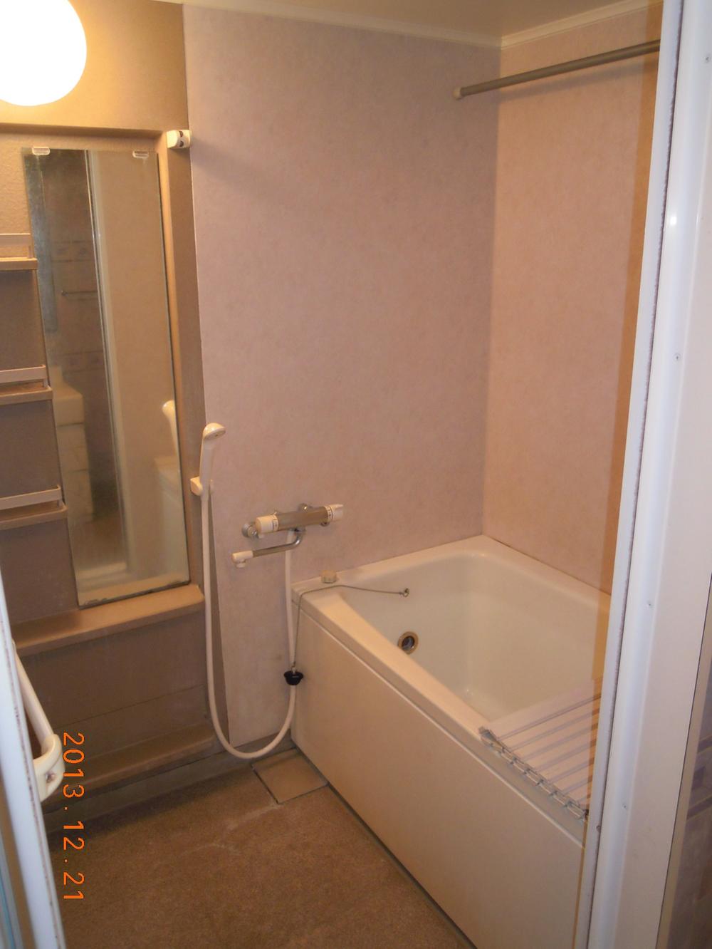 Bathroom. Indoor (12 May 2013) Shooting