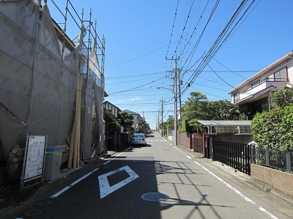 Local photos, including front road. A quiet residential area ・ Local (September 2013) Shooting