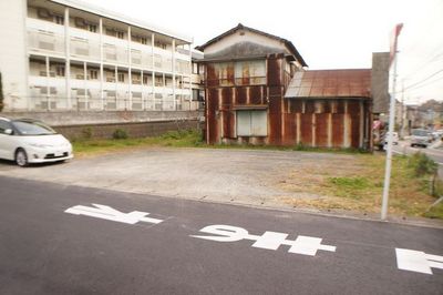 Other. Another 置駐 car park (second unit is borrowed here)