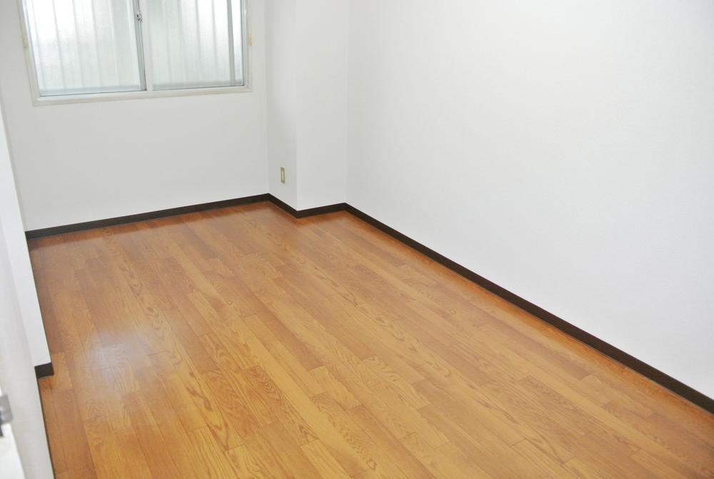 Non-living room. Indoor (12 May 2013) Shooting