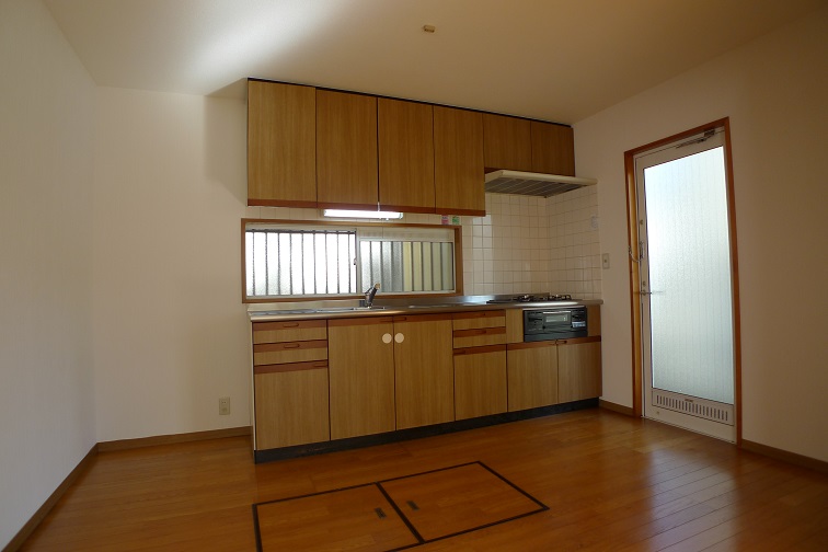 Kitchen. It is with gas stove (3 burners)! 