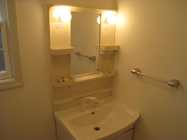 Wash basin, toilet. Indoor (12 May 2013) Shooting