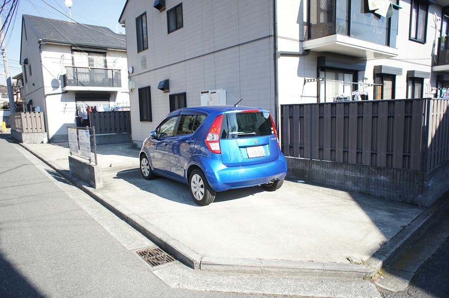 Parking lot. There are off-site parking! Monthly 10,000 yen (separate contract)