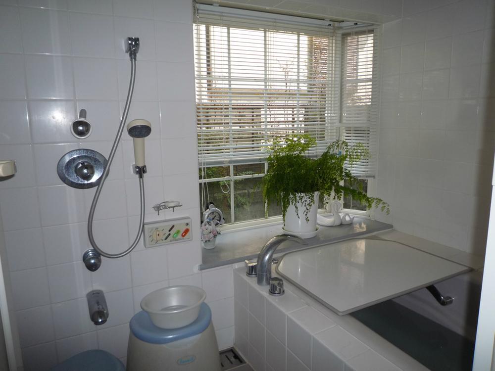 Bathroom. Indoor (April 2013) Shooting
