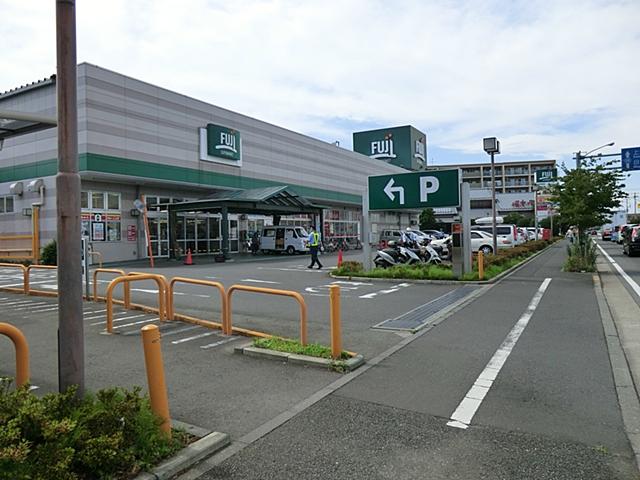 Supermarket. Fuji until the Hasidic shop 693m