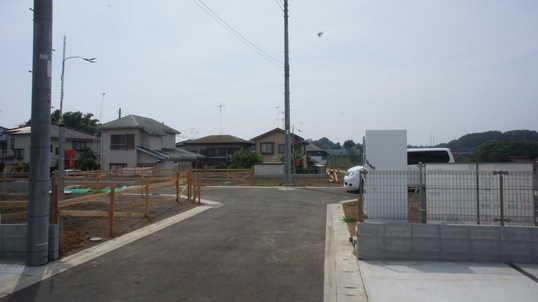 Local photos, including front road. Frontal road