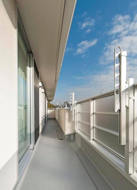 Balcony. Spacious balcony. In open space feel the sky near, Sunny day is like reading or tea time and astronomical observation, Likely to enjoy a relaxing time. (Sale Models House)