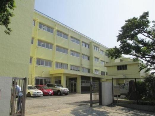 Primary school. 670m to Daimon elementary school