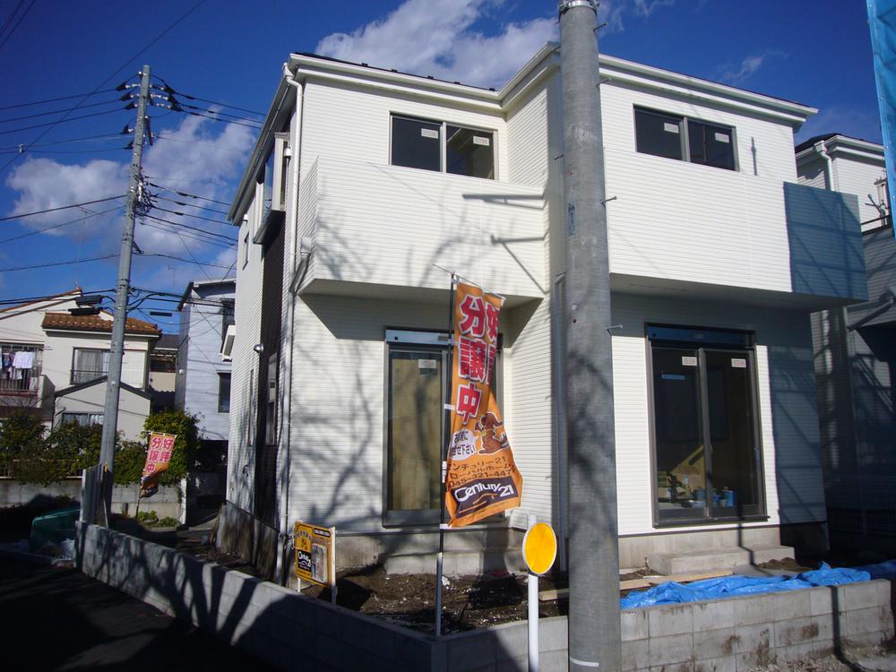 Local appearance photo. Local (12 May 2013) Shooting