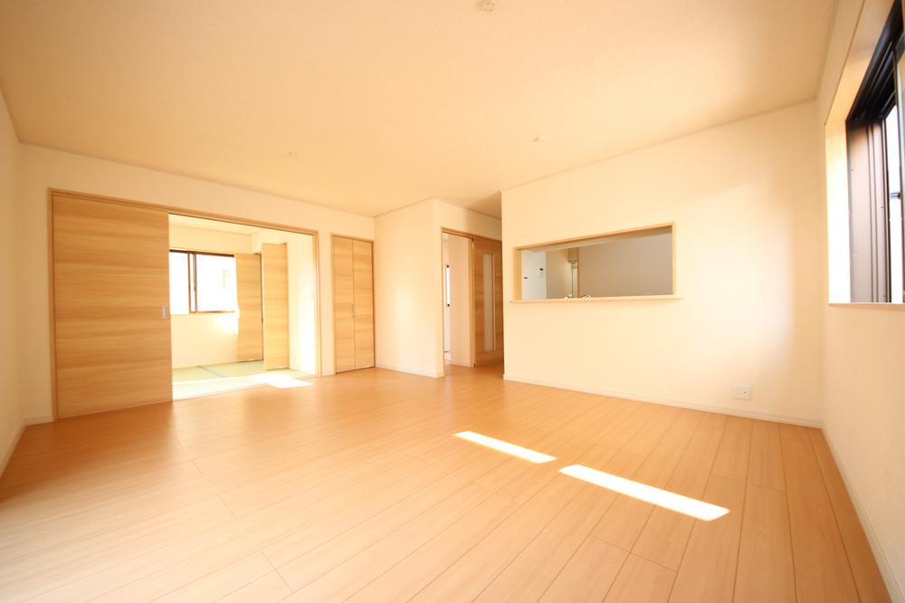 Same specifications photos (living). It is the example of construction photos of LDK. It is basic and the calm introspection the woodgrain.