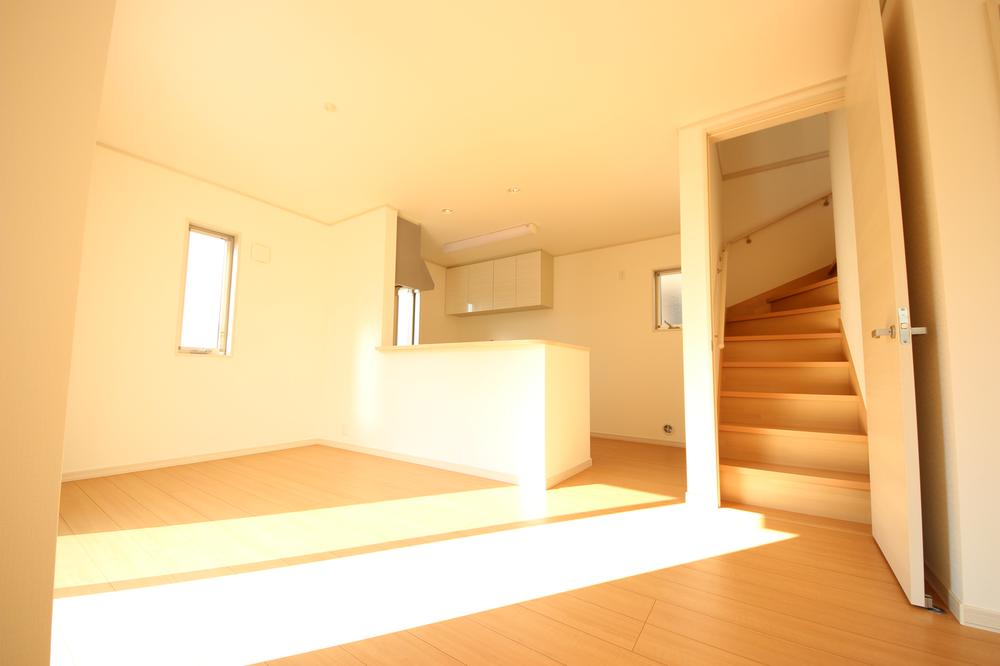 Same specifications photos (living). Is LDK example of construction of living-in stairs. Yo customers has also increased recently is in the living-in stairs!