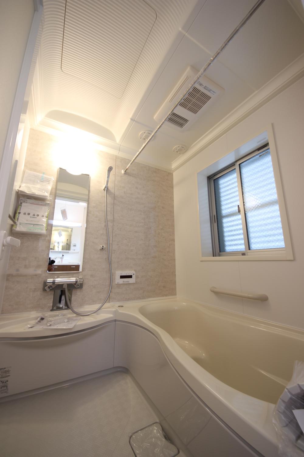 Same specifications photo (bathroom). Unit bus which was based on white. Ceiling also has designed high and has become a large space.