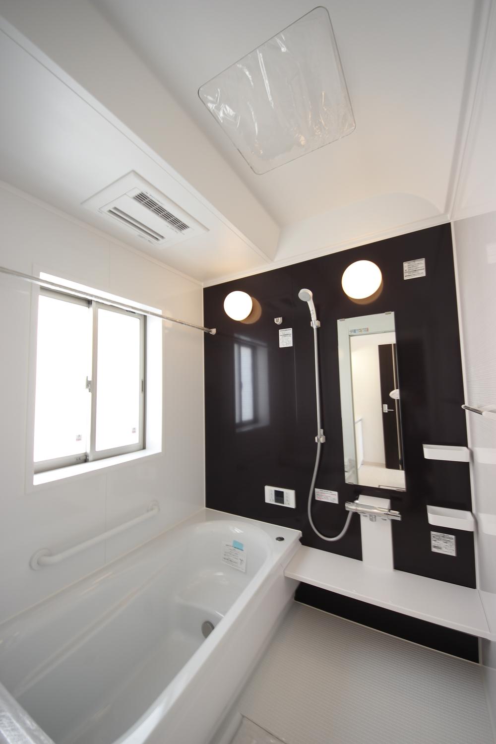 Same specifications photo (bathroom). Stylish unit bus which was on one side of the wall only "black". Also it comes with a bathroom drying.