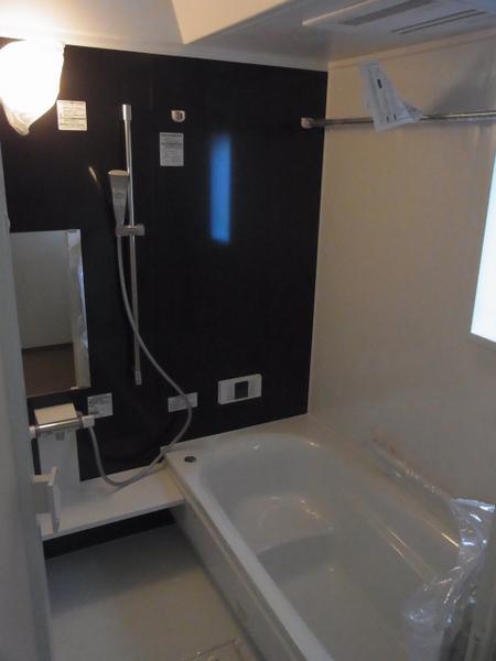 Bathroom. 1 tsubo size that can stretch the loose leg