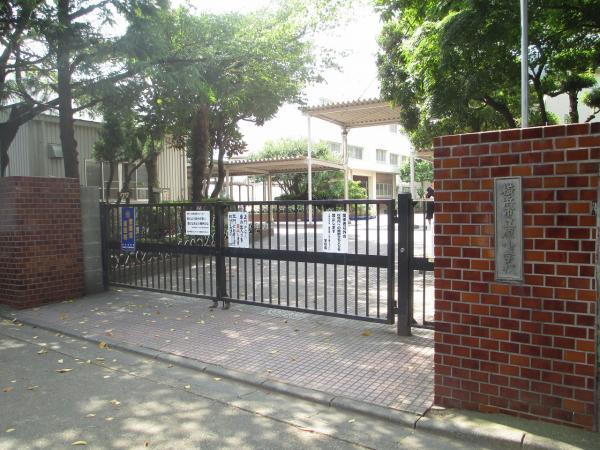 Primary school. 1100m to the original elementary school