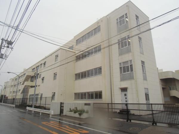 Junior high school. 1100m until the original junior high school