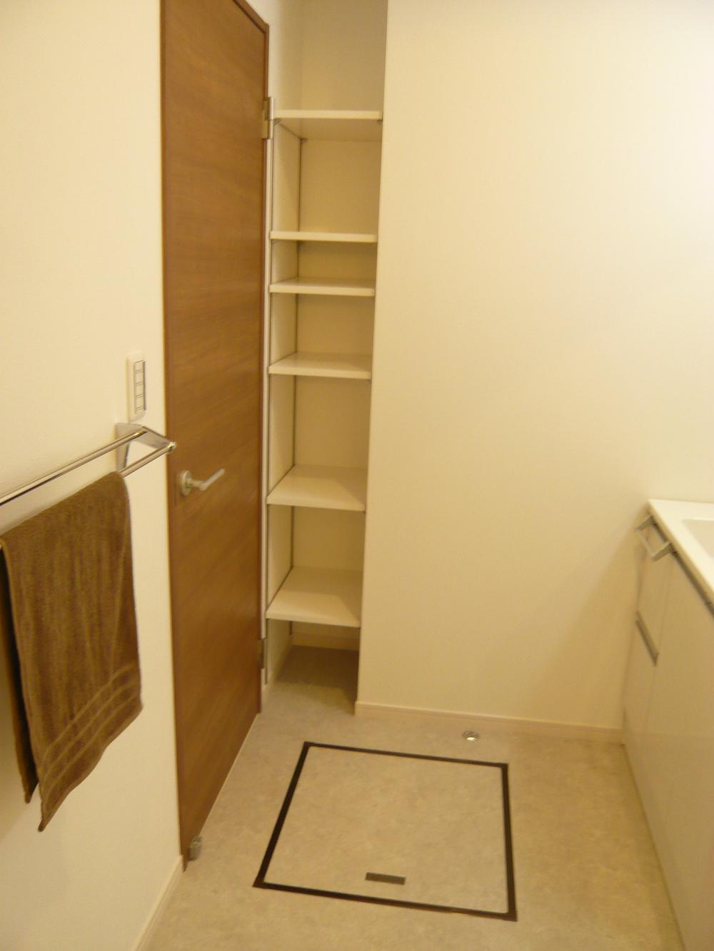 Wash basin, toilet. Shelf can change the height + floor with storage. 