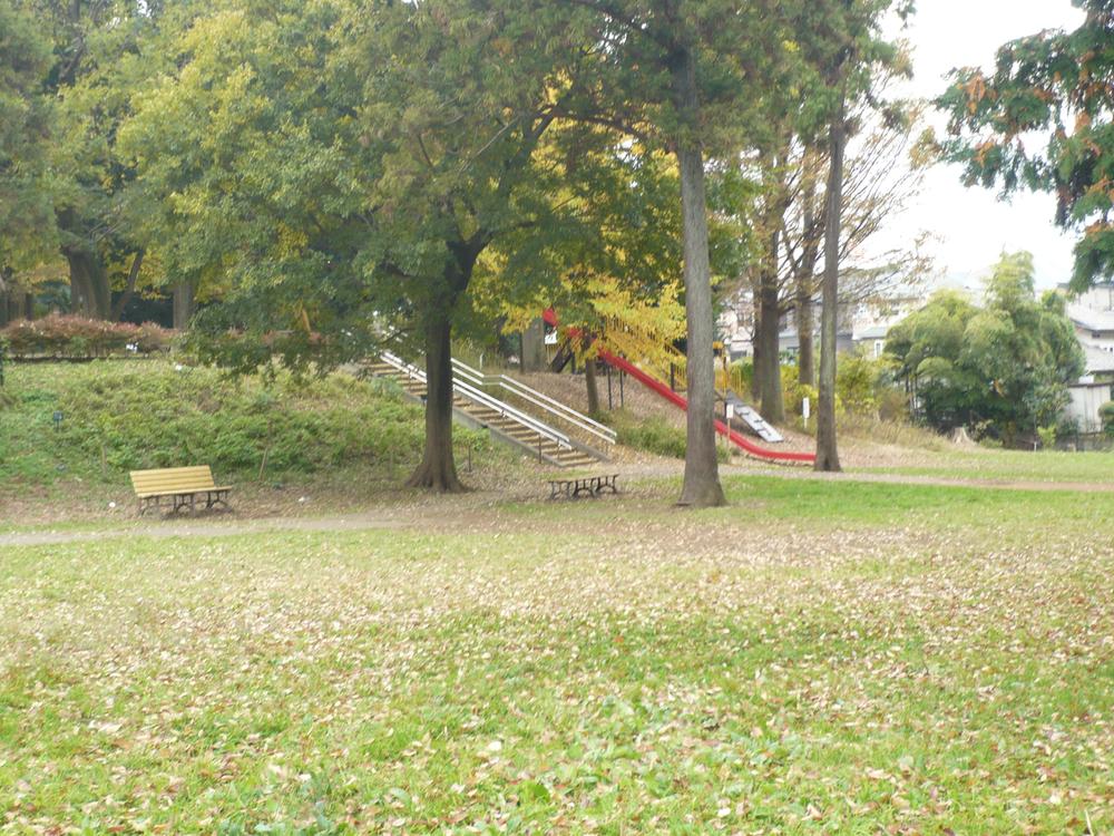 park. Futatsubashi South Park 30m to