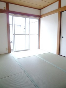 Entrance. Japanese-style room with closet