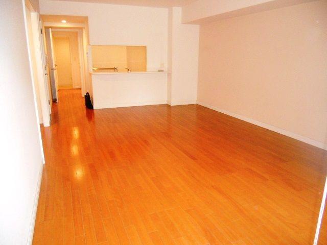 Living. Living glad floor heating with, Year-round comfort.