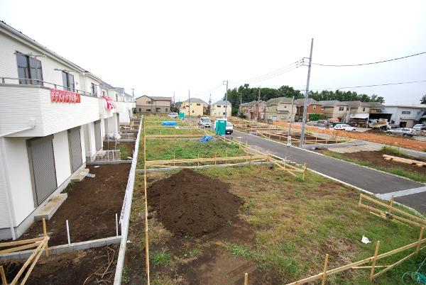 Local photos, including front road. Local (September 2013) Shooting. Phase 2 sale area.