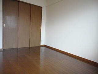 Other room space. Between the North Pacific There is a walk-in closet