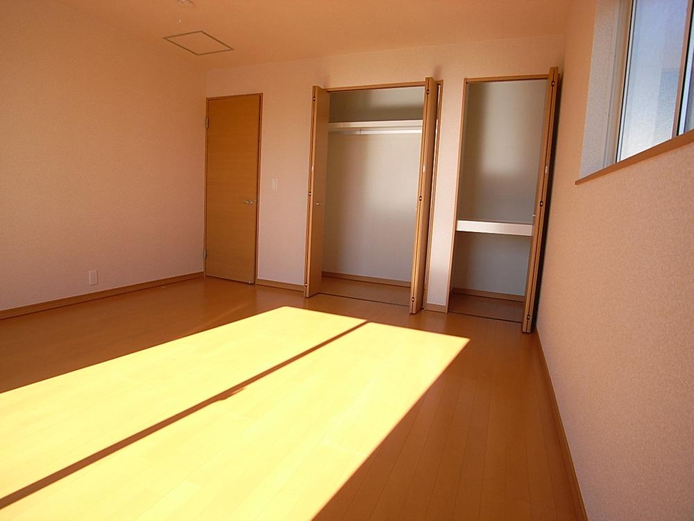 Non-living room. It is the room to plug the sunshine.