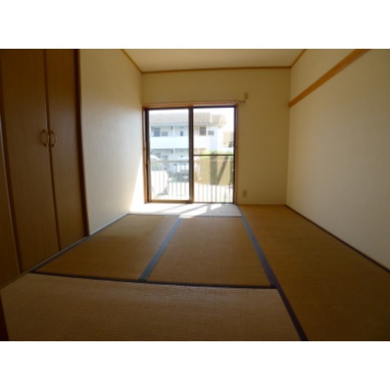 Other room space. Calm and there is a Japanese-style room. 