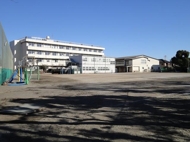 Primary school. Mitsuzakai until elementary school 400m