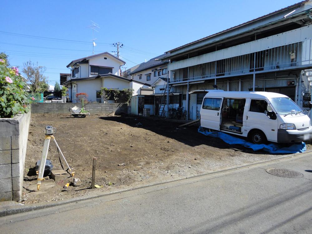 Local photos, including front road. Local (10 May 2013) Shooting
