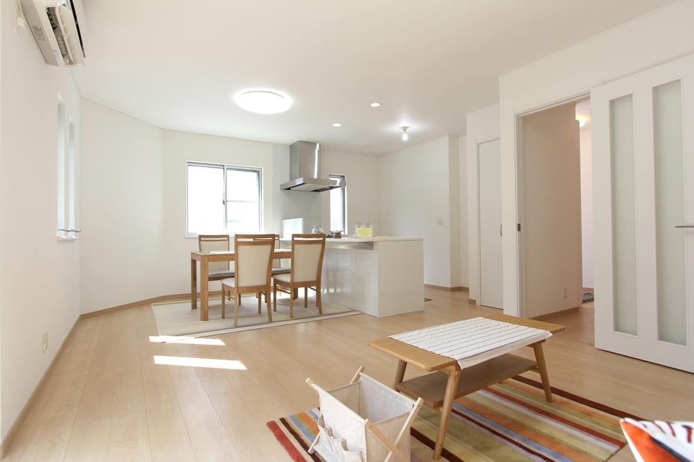 Same specifications photos (living). Same specifications (October 2013) Shooting