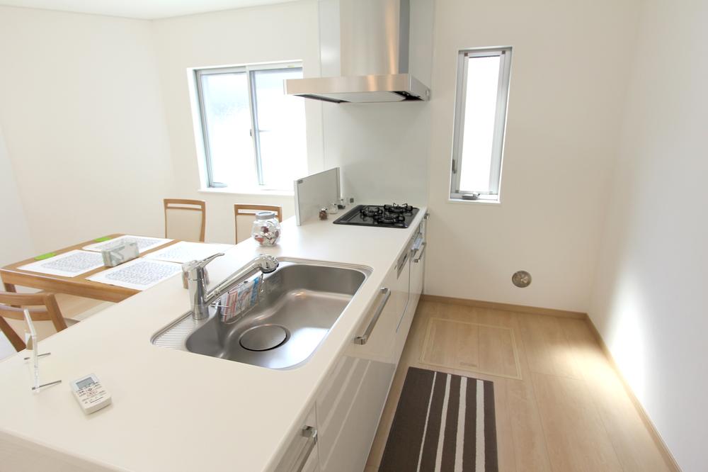 Same specifications photo (kitchen). Same specifications (October 2013) Shooting