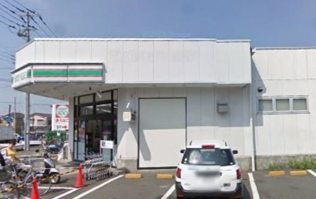 Convenience store. Lawson 100 up (convenience store) 175m