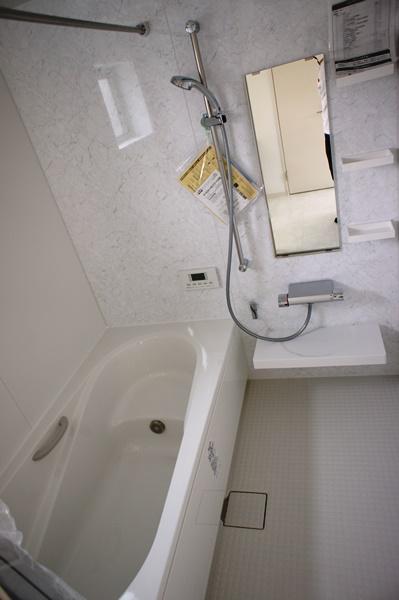 Bathroom. With bathroom dryer in the bathroom. (August 2013 shooting)